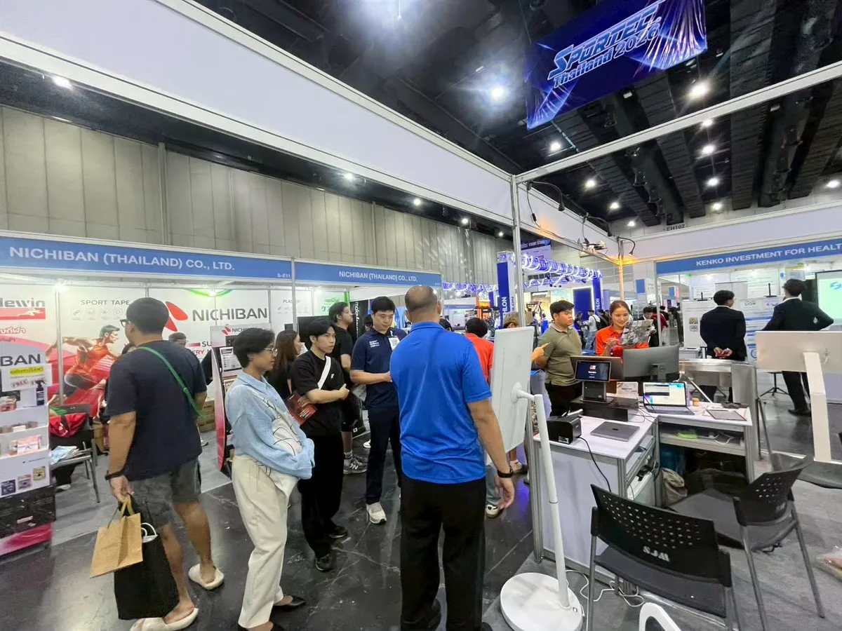 Visitors at the GymBro booth