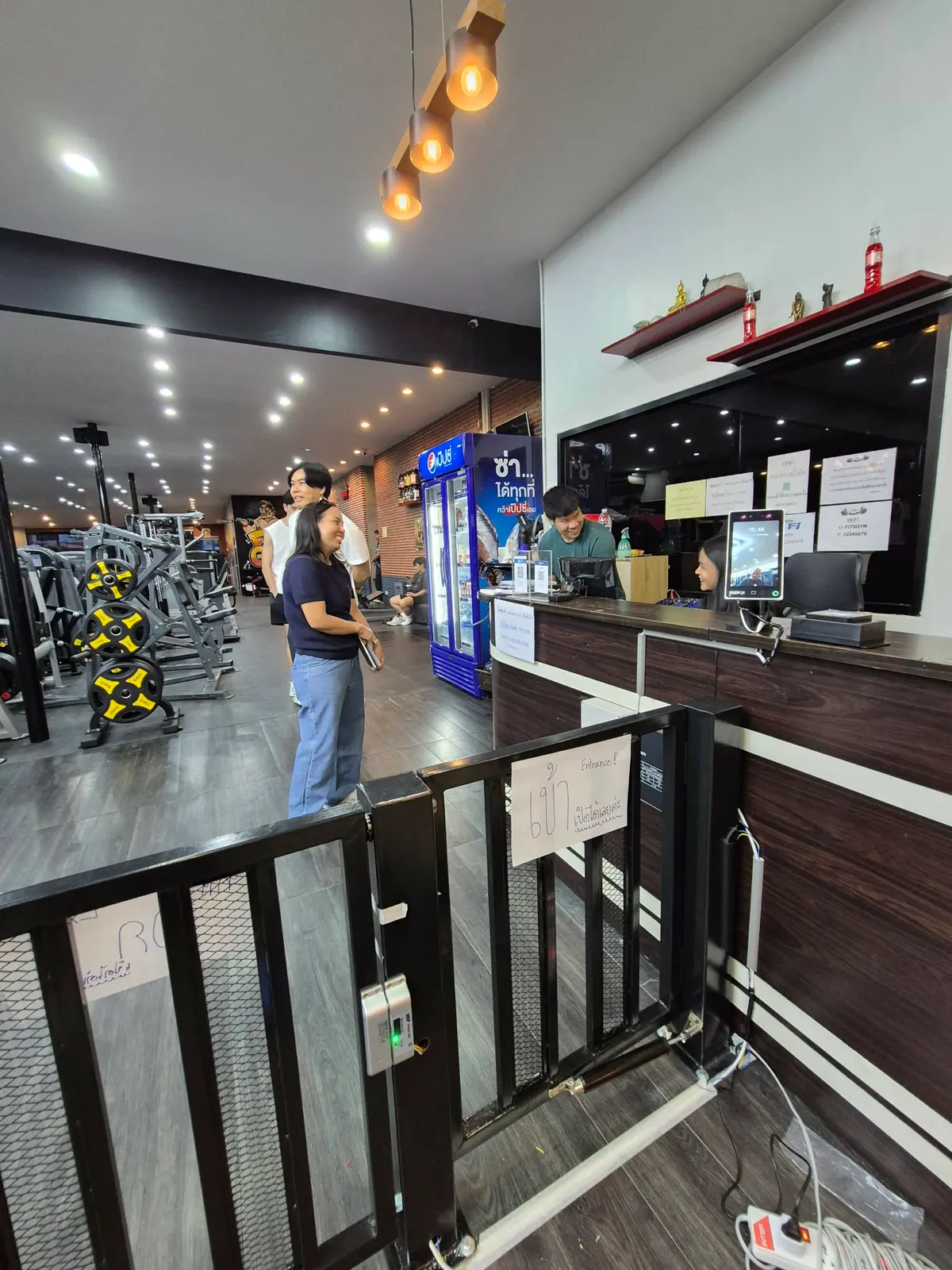 ประตูบานสวิง (Swing Door)